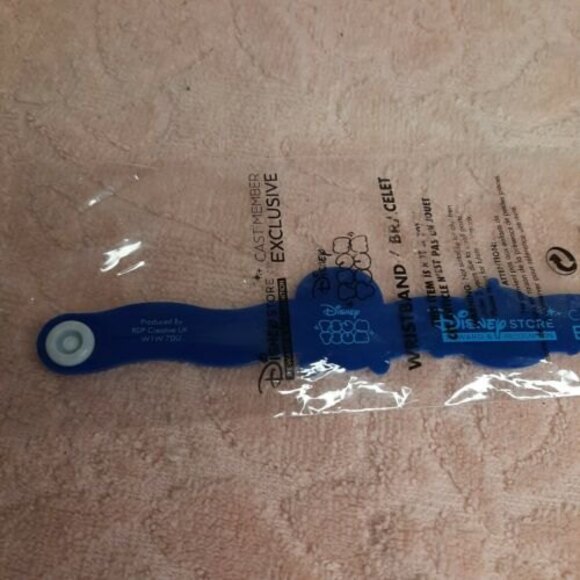 CAST MEMBER EXCLUSIVE 2016 Disney Store FINDING DORY Tsum Wristband Bracelet NEW - Picture 5 of 7